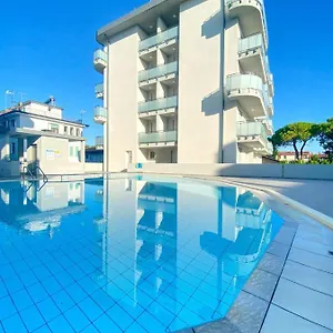 Apartmán Trilocale Con Piscina - Agenzia Cocal